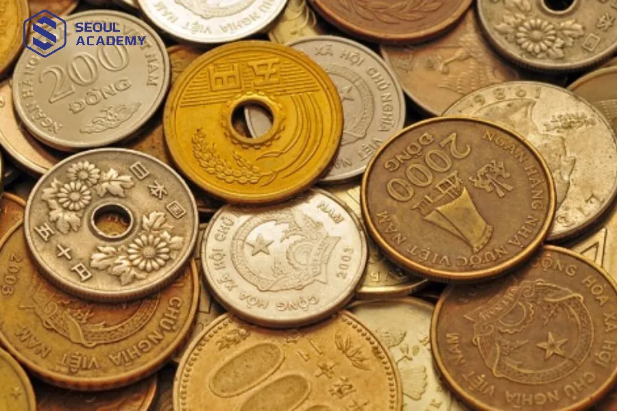 Mang đồng xu đi thi để có nhiều vận may