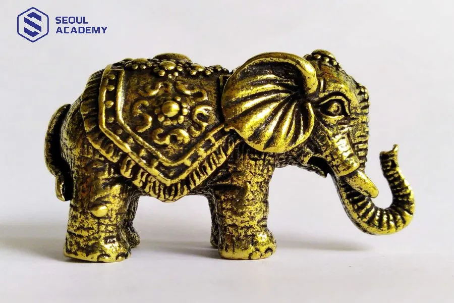 Bạn nên chuẩn bị những đồ vật có hình con voi khi đi thi