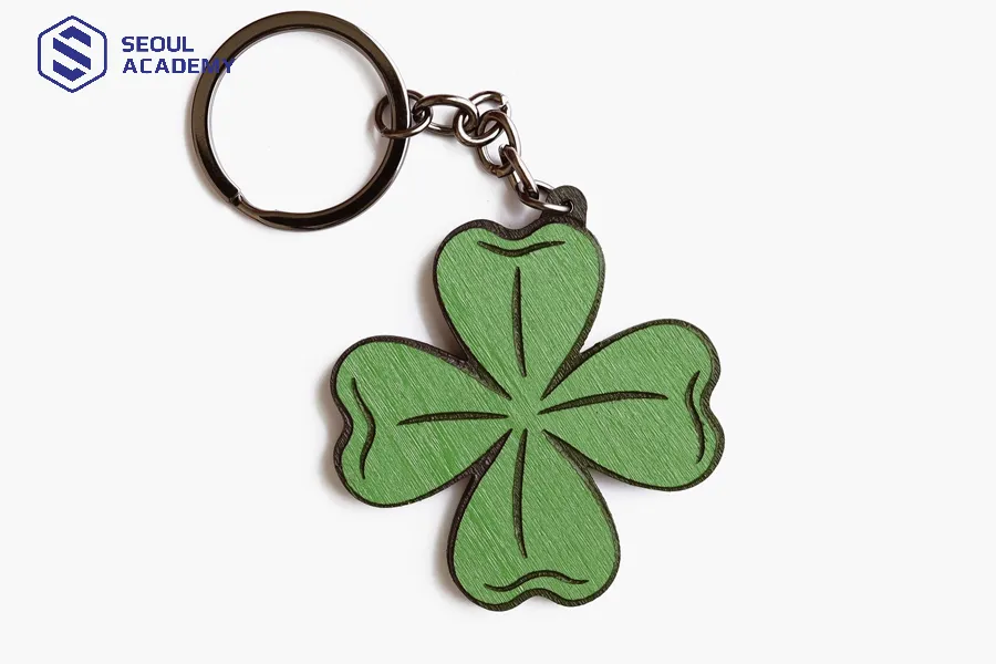 Cỏ 4 lá biểu tượng may mắn trong thi cử