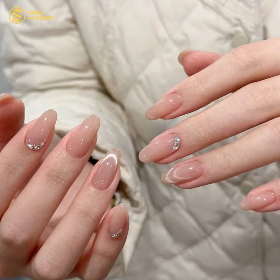 Kết hợp đính đá đơn giản và mắt mèo để thêm nổi bật Kết hợp đính đá đơn giản và mắt mèo để thêm nổi bật