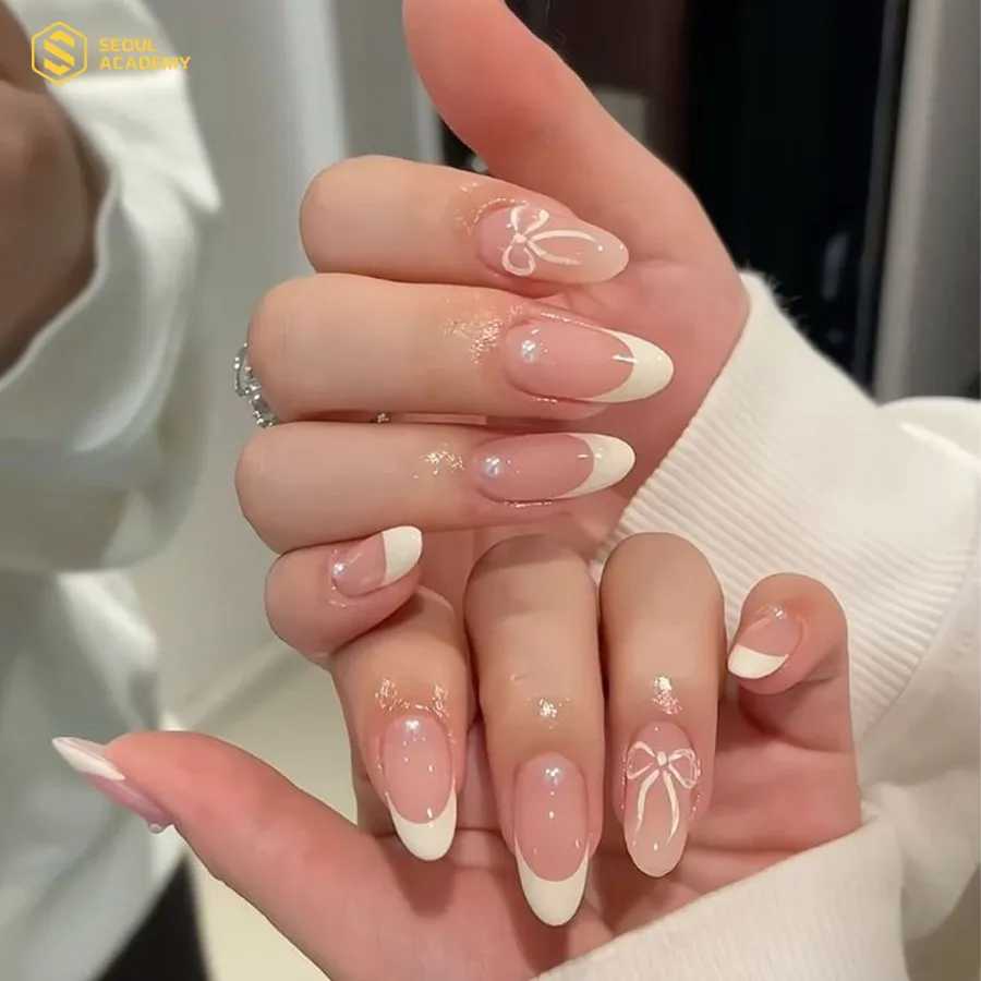 Nail sơn french đầu móng sang chảnh, thanh lịch Nail sơn french đầu móng sang chảnh, thanh lịch