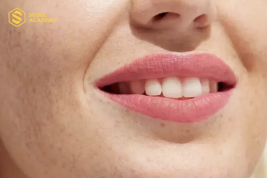 Phun môi màu hồng baby đẹp cho chị em dáng môi dày