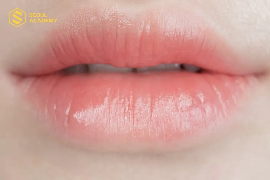 Phun môi màu hồng đào hợp với nhiều dáng môi