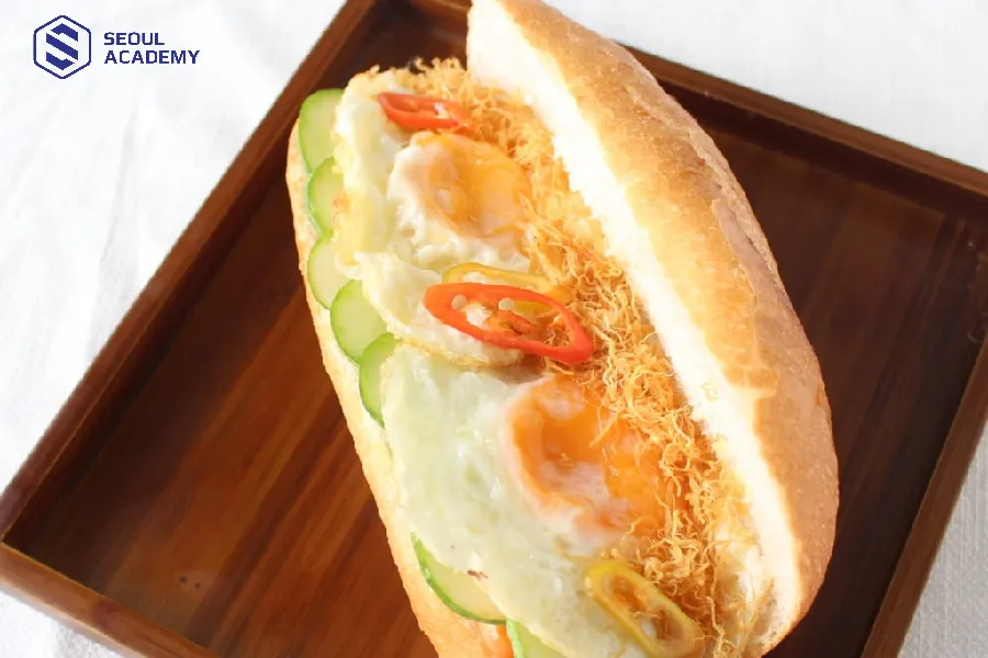 Bánh mì trứng là món ăn đơn giản mang đi học có thể tự làm tại nhà