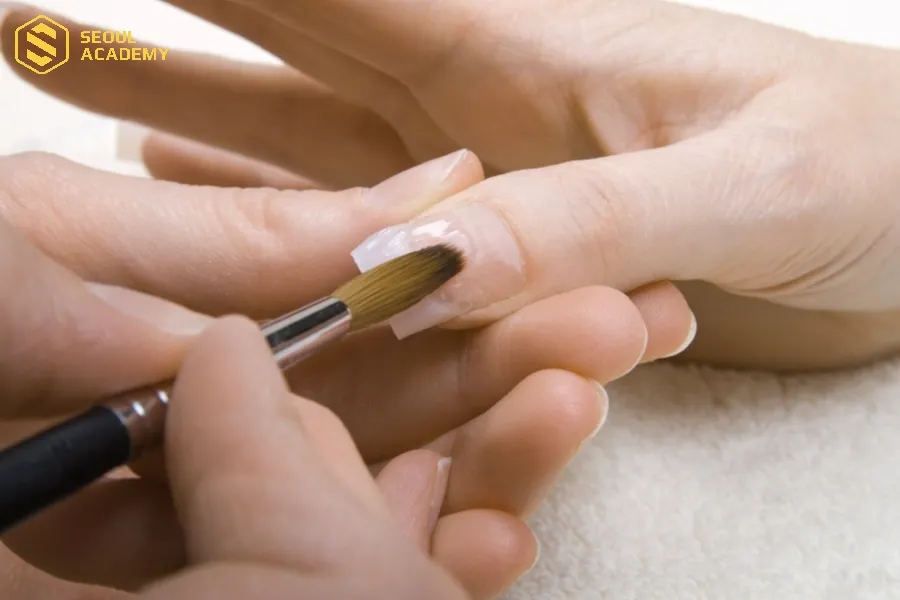 Có nhiều nguyên nhân khiến cho móng bị hở sau khi đắp bột