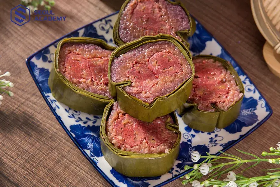 Bánh tét truyền thống trong ngày Tết nam bộ