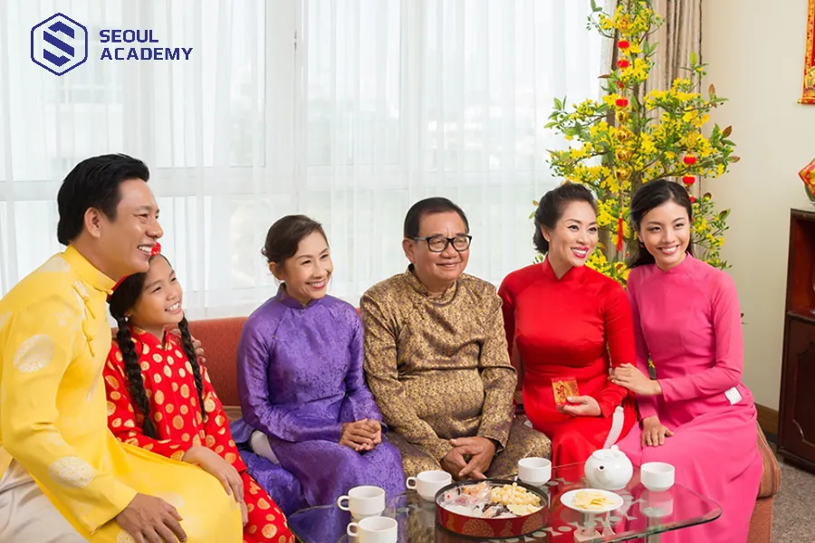 Mặc các màu sắc rực rỡ cho một năm tươi tắn, nhiều niềm vui