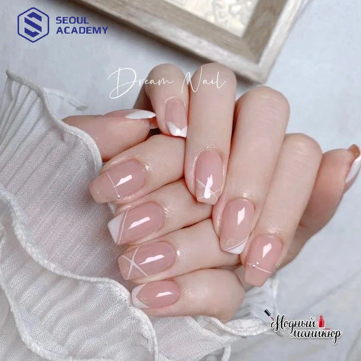 Mẫu nail kẻ line đơn giản, phù hợp với mọi trang phục hàng ngày