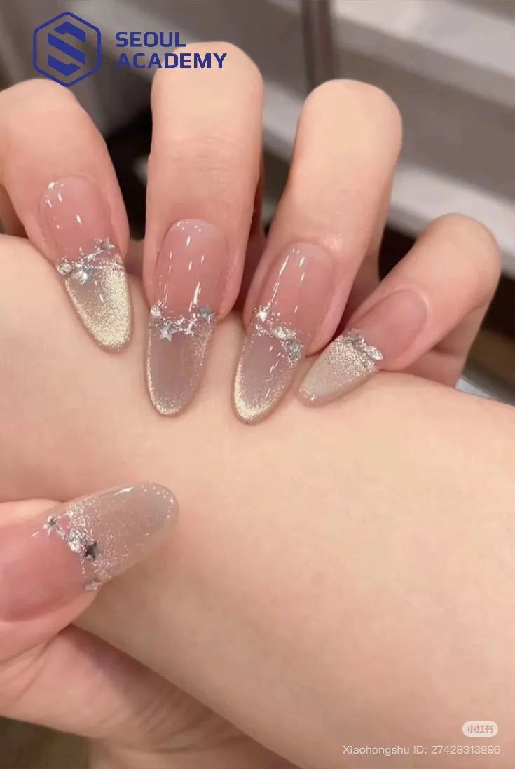 Điểm nhấn bắt sáng hoàn hảo cho đôi tay trong những buổi tiệc đêm