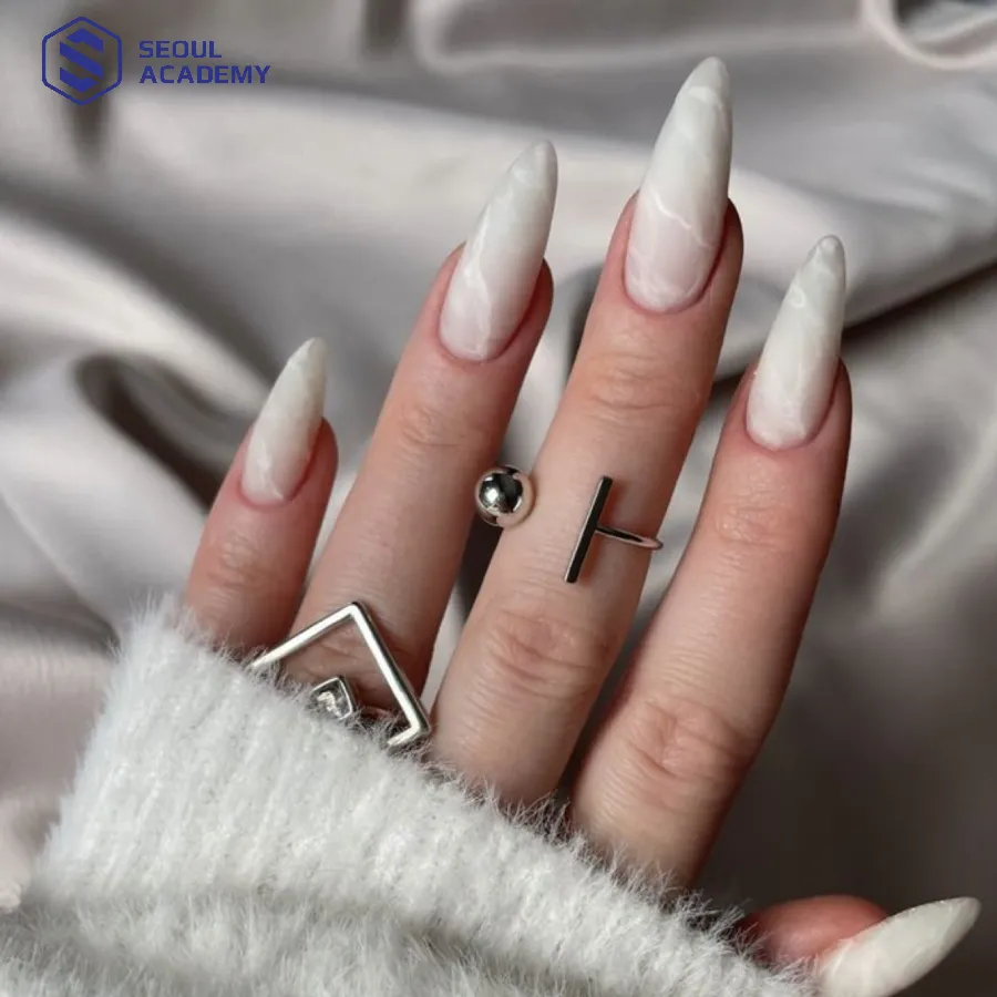 Bộ móng đẹp sang chảnh chỉ với một màu duy nhất Bộ móng đẹp sang chảnh chỉ với một màu duy nhất