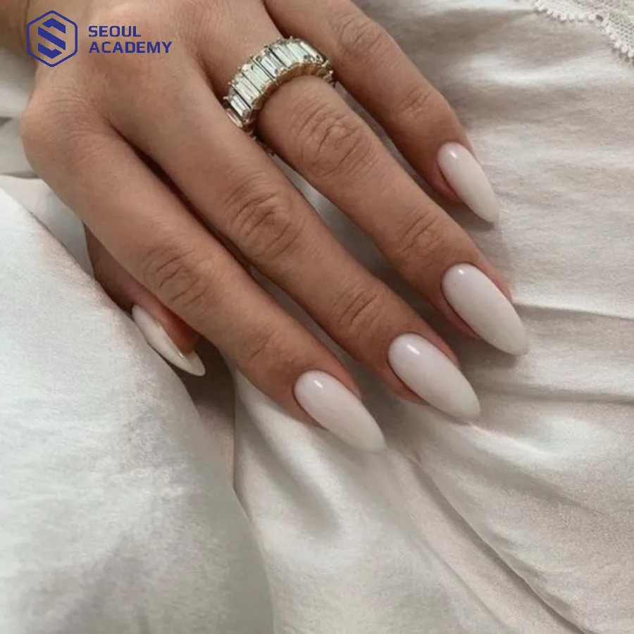 Mẫu nail màu trắng sữa trơn đơn giản Mẫu nail màu trắng sữa trơn đơn giản