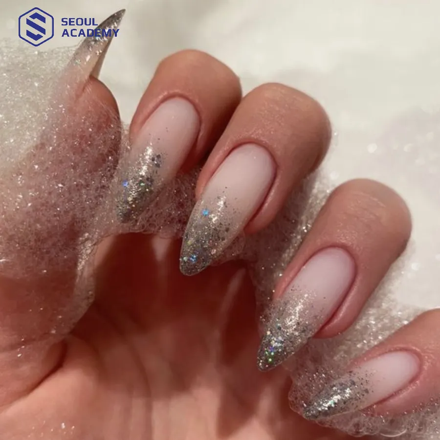 Phần đầu móng trở nên lấp lánh hơn Phần đầu móng trở nên lấp lánh hơn