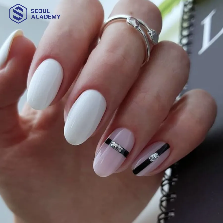 Kiểu móng tròn cũng phù hợp trang trí này Kiểu móng tròn cũng phù hợp trang trí này