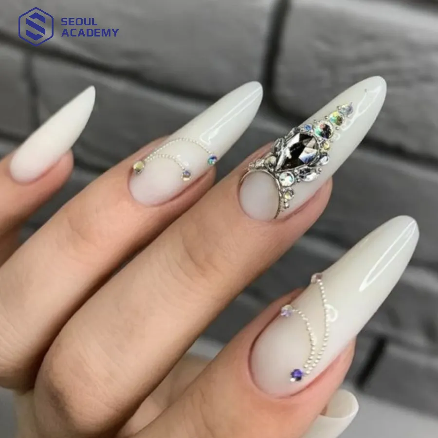 Một mẫu đính đá khác cũng rất sang trọng Một mẫu đính đá khác cũng rất sang trọng