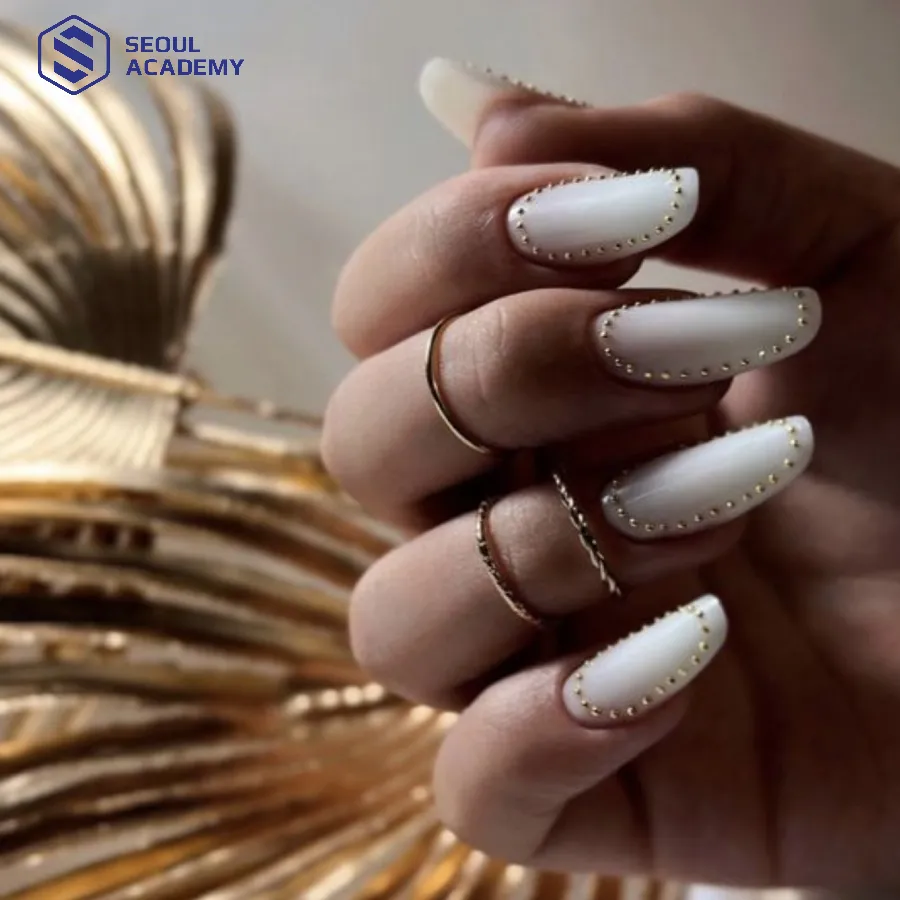 Ngoài vẽ các nàng cũng có thể đính đá tạo viền Ngoài vẽ các nàng cũng có thể đính đá tạo viền