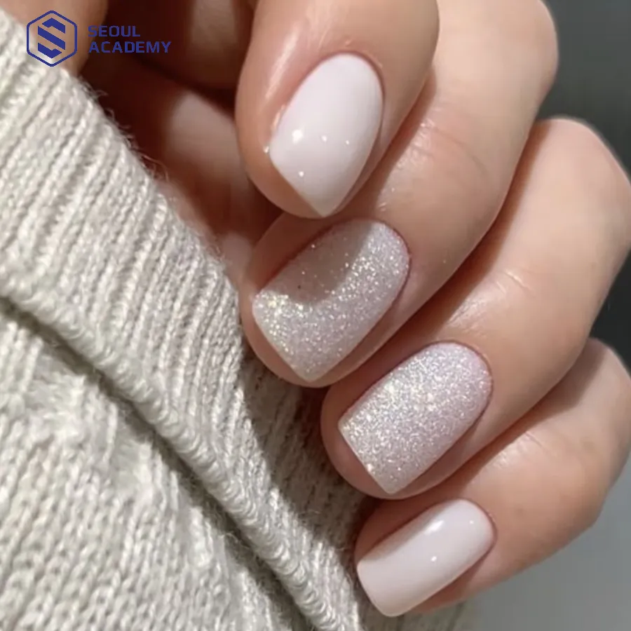 Móng ngắn vẫn có thể nổi bật và thu hút Móng ngắn vẫn có thể nổi bật và thu hút