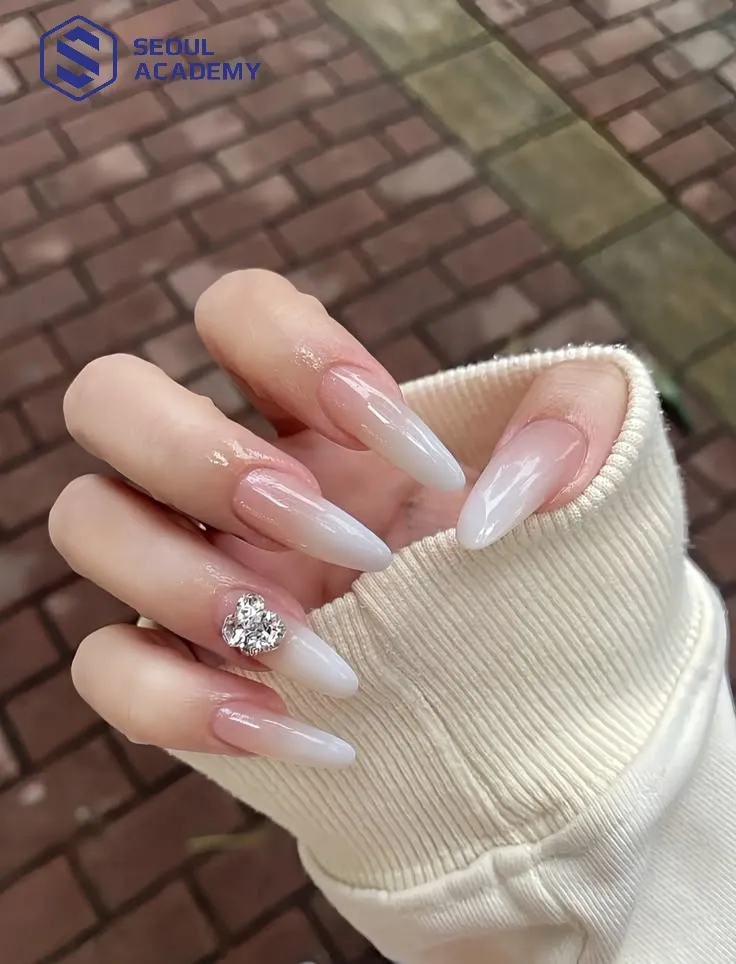 Màu nail nhẹ nhàng, nữ tính cực thích hợp với những cô nàng bánh bèo Màu nail nhẹ nhàng, nữ tính cực thích hợp với những cô nàng bánh bèo
