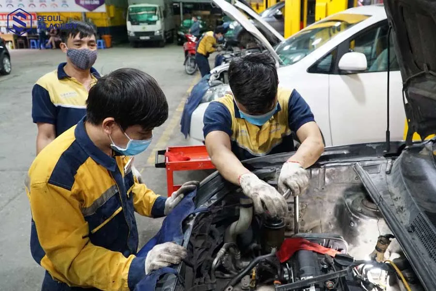 Nghề sửa chữa ô tô mang lại mức thu nhập cao