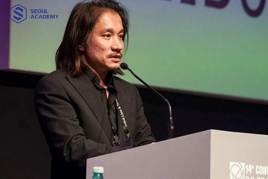 Ông Charlie Tôn Quý là một người nổi tiếng trong nghề nail