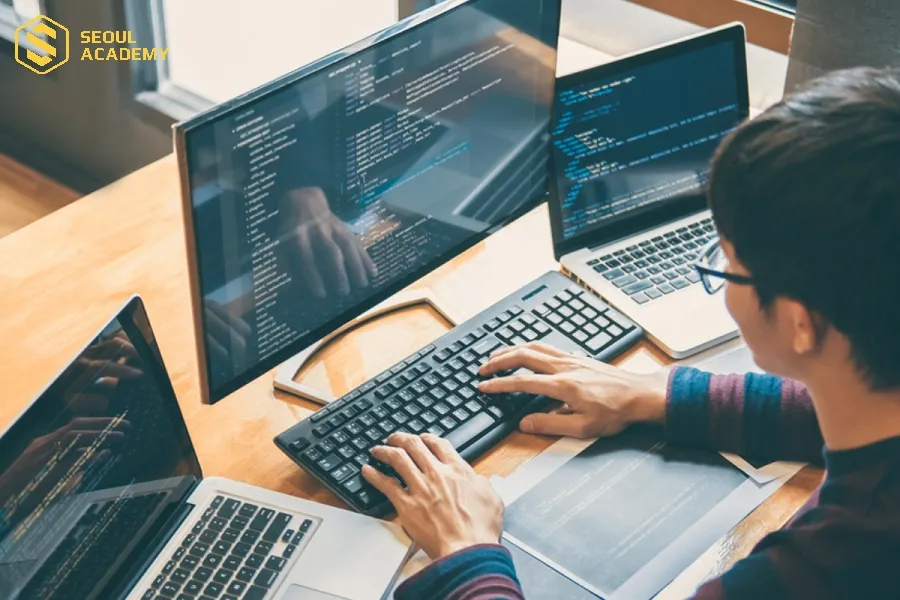 Với nhu cầu phát triển của công nghệ như hiện nay nghề lập trình viên chính là lựa chọn có thu nhập ổn định cho bạn