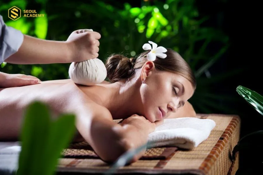 Lương cứng chỉ là khoản thu nhập ổn định, giúp kỹ thuật viên massage yên tâm khi làm việc trong giai đoạn ít khách Lương cứng chỉ là khoản thu nhập ổn định, giúp kỹ thuật viên massage yên tâm khi làm việc trong giai đoạn ít khách