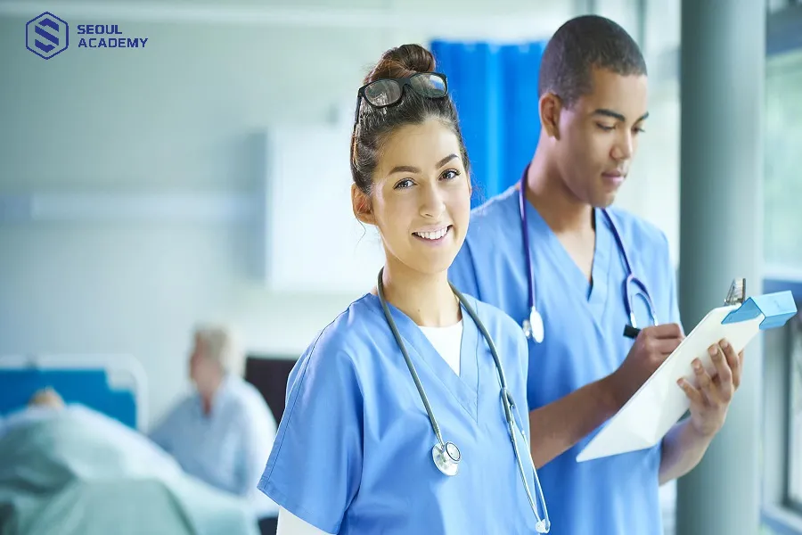 Nghề y tá đóng vai trò rất quan trọng trong cuộc sống hàng ngày Nghề y tá đóng vai trò rất quan trọng trong cuộc sống hàng ngày