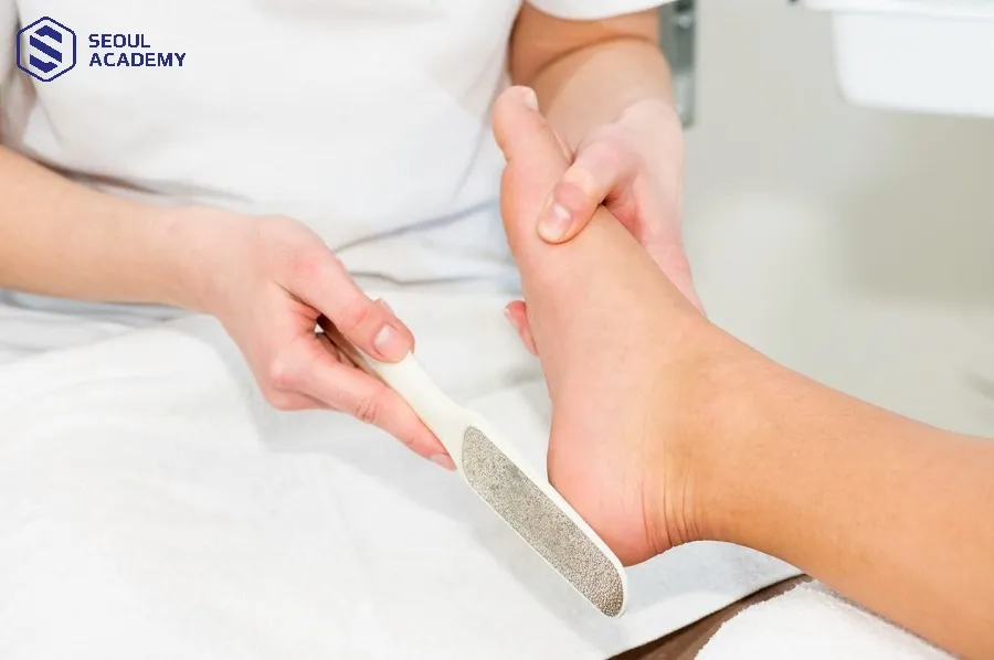 Để có được đôi chân sạch khỏe, mềm mịn, quy trình pedicure cần được thực hiện bài bản