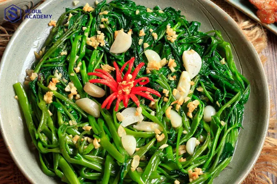 Kiêng ăn rau muống để hạn chế nguy cơ bị sẹo lồi sau phun xăm