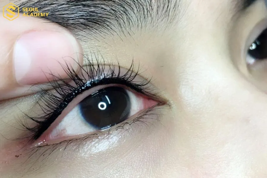 Phun mí mở tròng tự nhiên là kỹ thuật thẩm mỹ hiện đại được nhiều người lựa chọn hiện nay