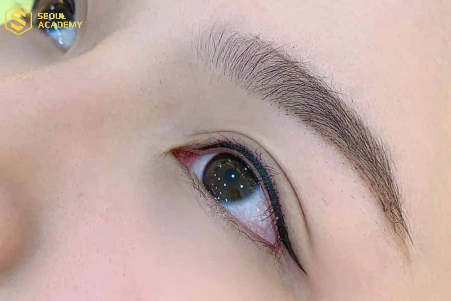 Tùy thuộc vào sở thích và tình trạng mắt của mỗi người mà bạn có thể lựa chọn phun mí mở tròng