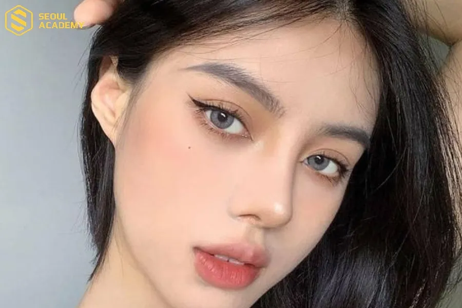 Độ tuổi thích hợp để phun mí mở tròng là từ 20 - dưới 45 tuổi