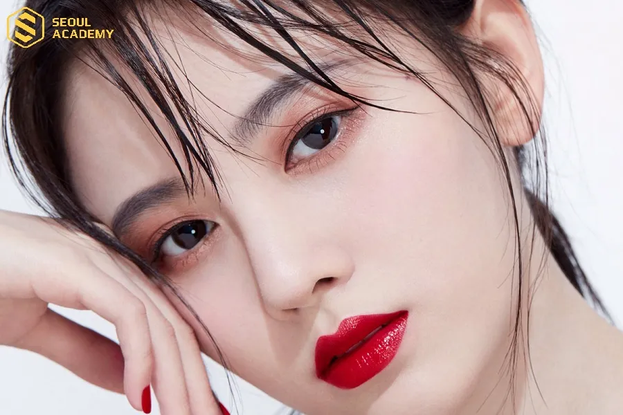 Chăm sóc đúng cách theo chỉ dẫn để có được đôi mắt tươi trẻ sau khi phun mí mở tròng