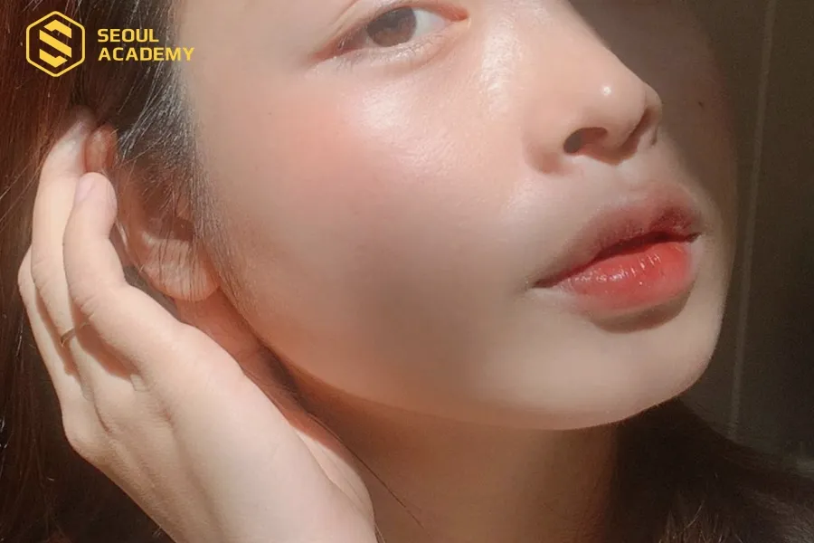 Phun môi cam đào giữ được từ 3 đến 4 năm