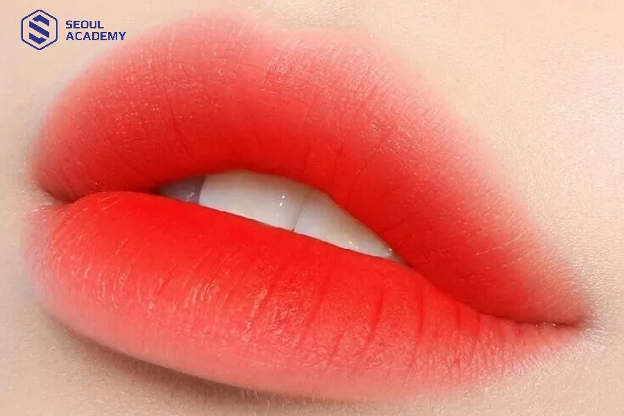 Phun môi màu đỏ cam có đẹp không là thắc mắc của nhiều chị em