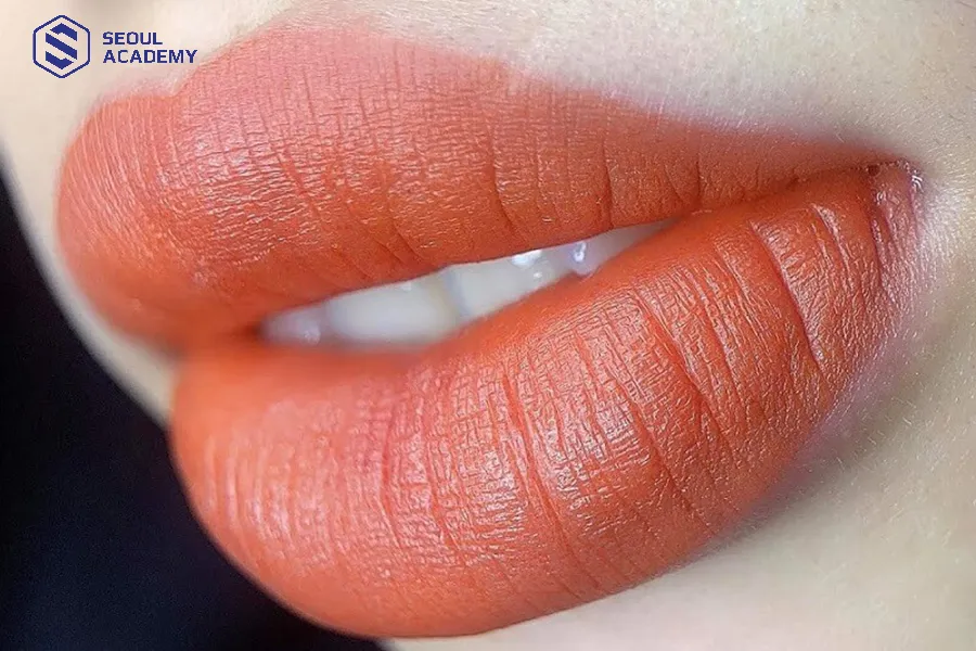 Màu đỏ cam cháy có pha ánh cam nhiều hơn