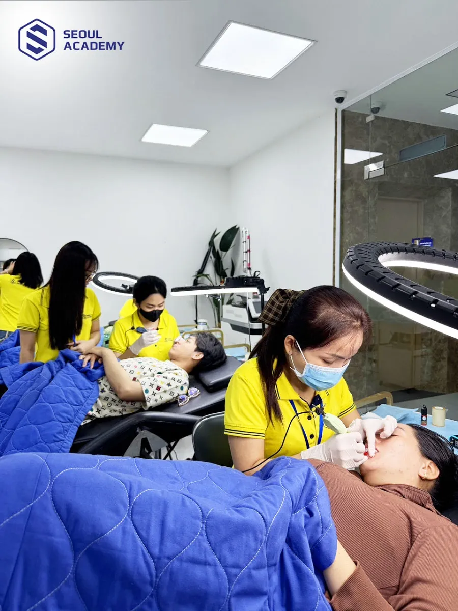 Học viên nhận được nhiều chương trình khuyến mãi học phí khi đăng ký tại Seoul Academy