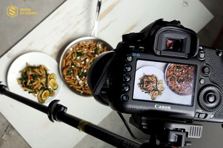 Khi có tay nghề tốt cùng phong cách riêng, chụp ảnh cùng quay video sẽ là nghề giúp bạn phát triển trong thời gian dài