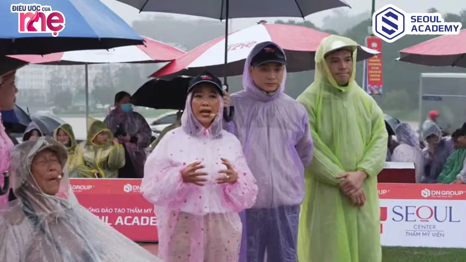 Ca sĩ Đoan Trang khóc nức nở, thương xót cho số phận của cháu Hoàng và bé Như Quỳnh