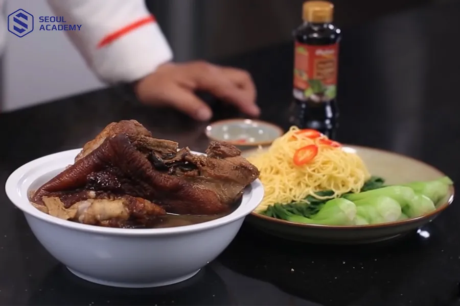 Chân giò hầm thuốc bắc hỗ trợ bổ sung dinh dưỡng hiệu quả