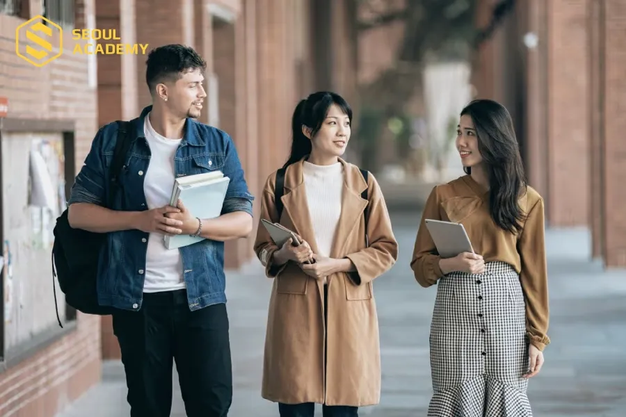 Cuối năm 3 hoặc đầu năm cuối sinh viên sẽ đi thực tập