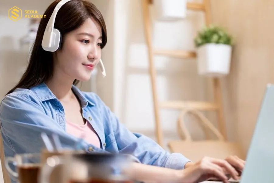 Chuyên viên chăm sóc khách hàng online là nghề có thể làm việc từ xa