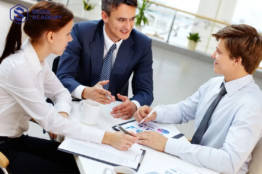 Trung cấp nghề có những nghề gì? Nhóm ngành ngôn ngữ, văn thư, lưu trữ có công việc nhẹ nhàng