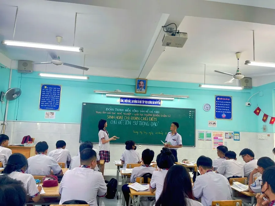 Buổi sinh hoạt tri ân tháng 11 tại trung tâm GDNN - GDTX Quận 12