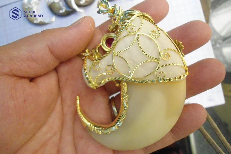 Móng hổ hợp với người mệnh hỏa, mệnh kim và mệnh thổ