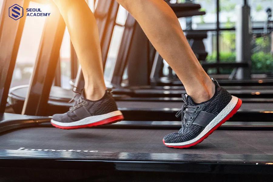 Đàn ông lông thưa, sợi lông cứng, nhạt màu là người điềm tĩnh, hướng nội Đàn ông lông thưa, sợi lông cứng, nhạt màu là người điềm tĩnh, hướng nội