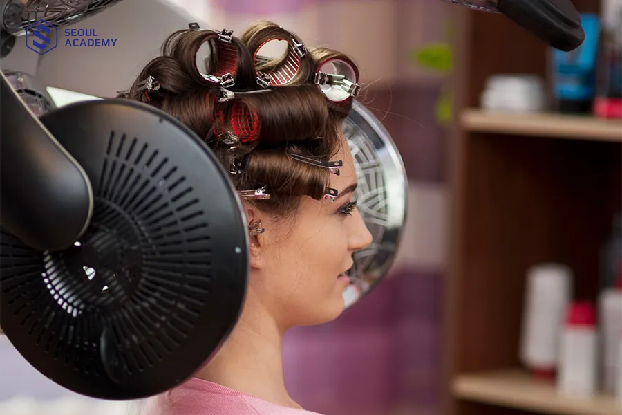 Giá tóc nữ uốn gợn sóng khoảng 1300.000 - 3.000.000đ/ lần