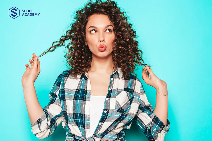 Giá tóc nữ uốn mì tôm khoảng 800.000 - 2.000.000đ