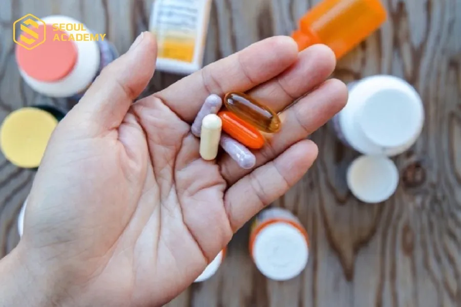 Uống thuốc tây theo chỉ dẫn của bác sĩ