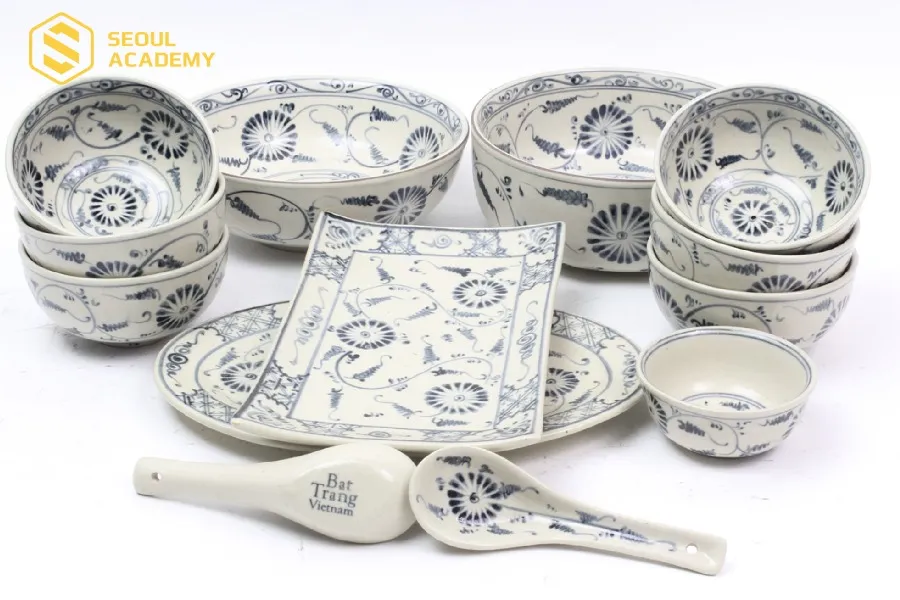 Chén đĩa được nhiều chị em mua vào năm mới