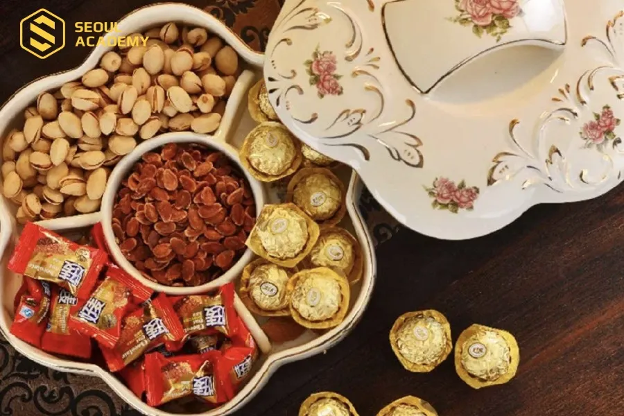 Nhiều hộp mứt Tết đẹp lý tưởng bán vào ngày Tết